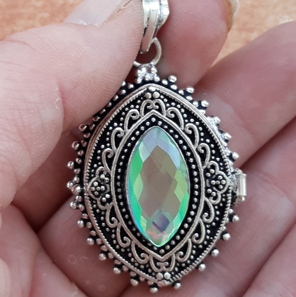 New Amazing Rainbow Topaz 925 Silver Poison Pendant. - Picture 4 of 8